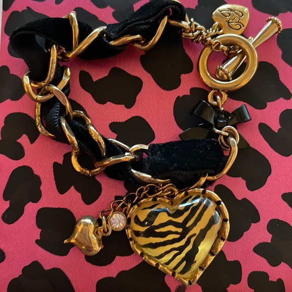 Betsey Johnson Zebra Print Bracelet - Picture 6 of 6
